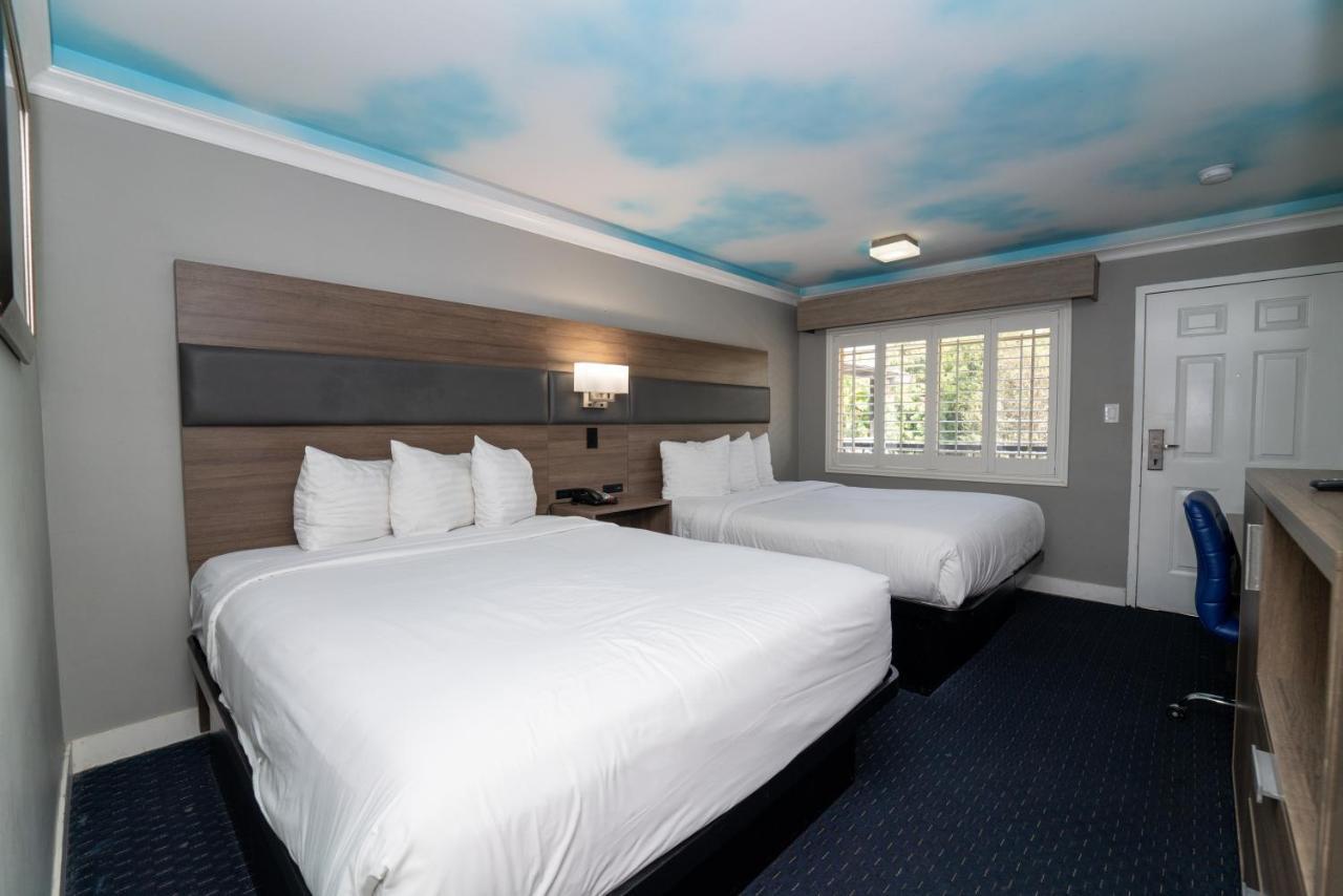 Hollywood Palms Inns & Suites Los Angeles Exterior photo