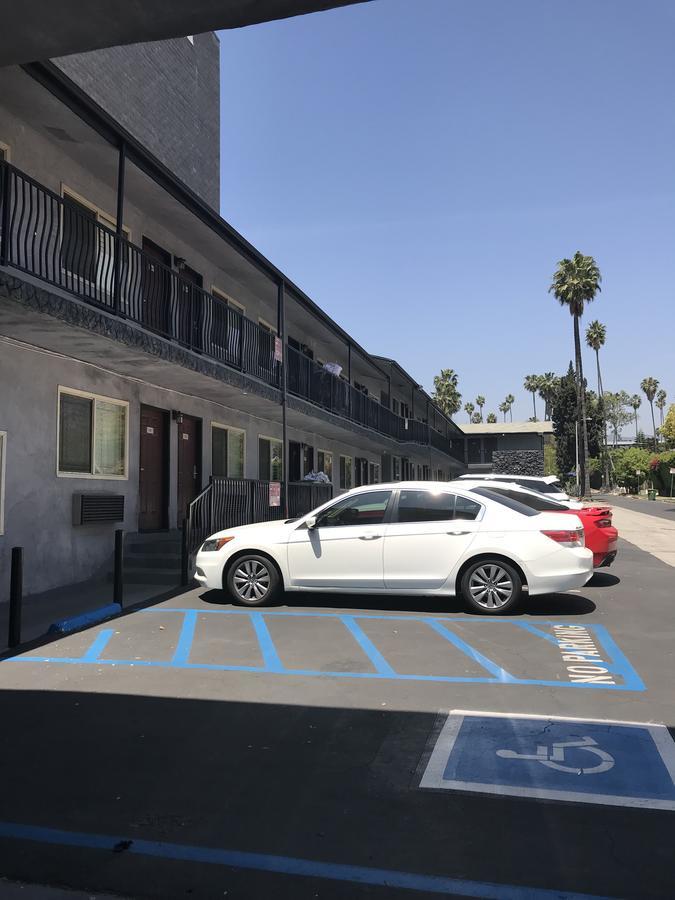 Hollywood Palms Inns & Suites Los Angeles Exterior photo