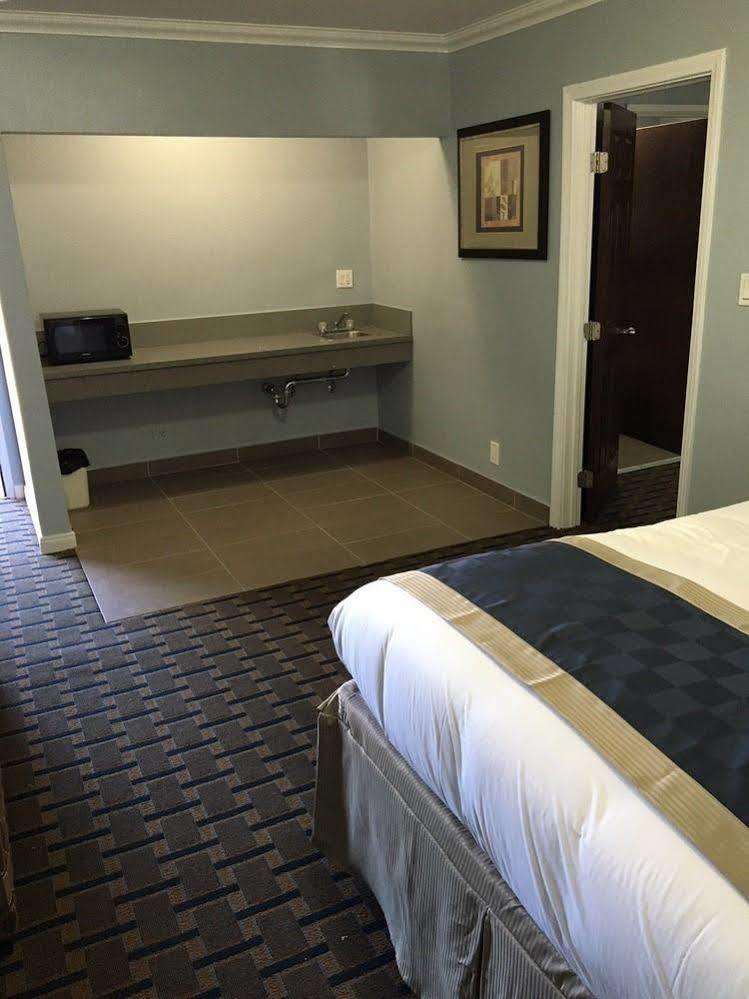 Hollywood Palms Inns & Suites Los Angeles Exterior photo